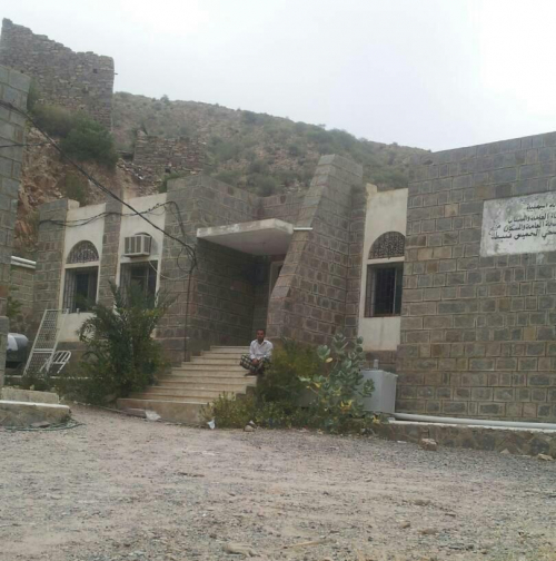 مليشيا الحوثي تقتحم مركزا صحيا بالقبيطة وتحوله الى ثكنة عسكرية