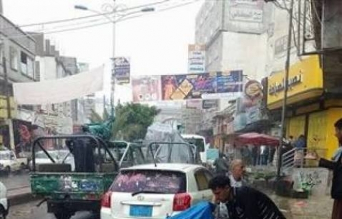 مليشيا الحوثي تغلق عددا من محلات الصرافة في إب