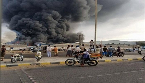 قصف حوثي يستهدف مستشفى الثورة وسوق 