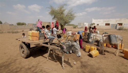 الهلال الأحمر الإماراتي يدشن مشروعات مياه عملاقة لإغاثة أهالي الحديدة