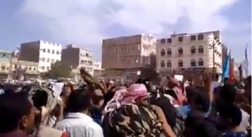 تظاهرات غاضبة بردفان للمطالبة بوقف انهيار الريال اليمني