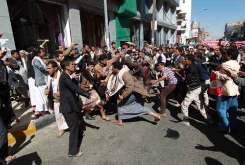 تليجراف: الحوثيون يكثفون اضطهاد المدنيين بصنعاء المذعورة (ترجمة خاصة)