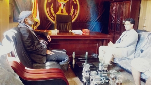 رئيس انتقالي شبوة يلتقي نائب رئيس دائرة العلاقات الخارجية بمدينة عتق