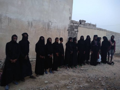 هروب كبير لمليشيات الحوثي من الحديدة بملابس نسائية .. 