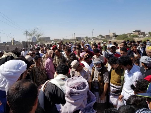 المئات يشيعون جثمان الشهيد اليزيدي إلى مقبرة أبوحربة
