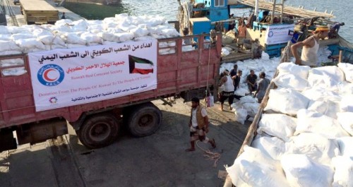 الهلال الأحمر الكويتي: توزيع مواد إغاثية بالتعاون مع مركز الملك سلمان في اليمن