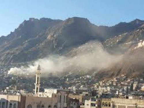 مليشيا الحوثي تطلق قذيفة على المصلين بتعز