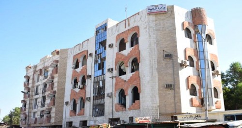 مواطنون: إدارة مكتب مالية عدن تمارس الفساد بكل شناعة وابتذال