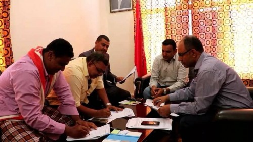 محافظ سقطرى يوقع عقد إعادة تأهيل مشروع شبكة المياه في العاصمة حديبو