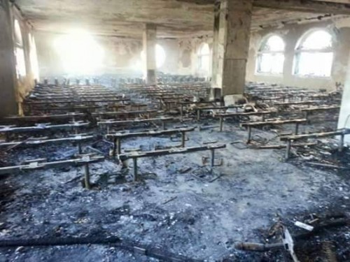 خطة الحوثي لتجهيل المواطنين تستمر.. حرق مكتبة علمية بصنعاء