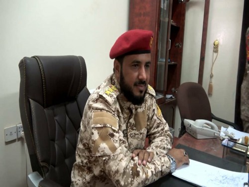 قائد الشرطة العسكرية بلحج لـالمشهد العربي: كرمنا الشرارة دعما لإنجازات الشباب 
