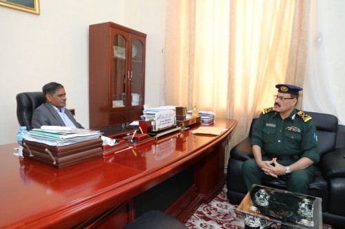 محافظ حضرموت يبحث ملفات الأمن مع كيل وزارة الداخلية