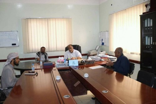 تنفيذ تجربة مُبتكرة للقضاء على الرمي العشوائي للقمامة بحضرموت