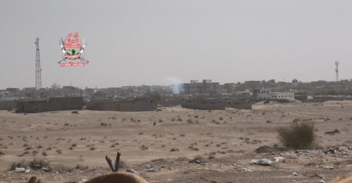 مليشيات الحوثي تجدد قصفها على مواقع العمالقة في الدريهمي