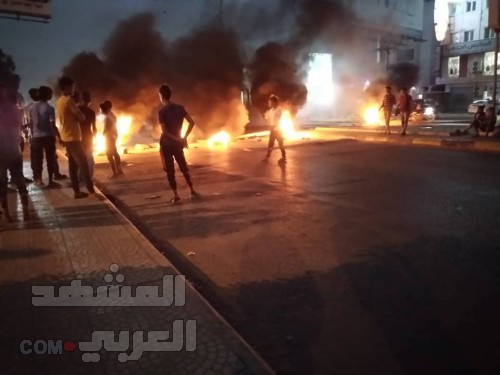 تصاعد الاحتجاجات في المنصورة وإغلاق الشوارع الرئيسية للمطالبة بالكشف عن قتلةدنبع  (صور)
