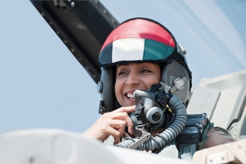 غالب يهنئ المقاتلة الإماراتية مريم المنصوري على تكريمها من الرئيس السيسي