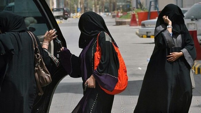 مليشيا الحوثي تشن حملة مُتطرفة ضد بالطوهات النساء بصنعاء