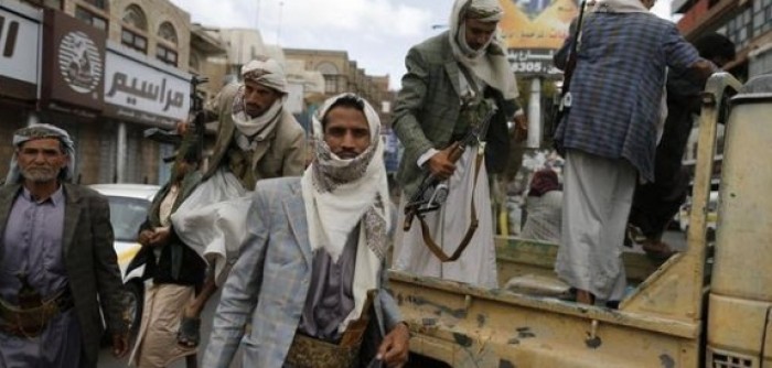مليشيا الحوثي تعاود إجبار المحلات التجارية على جمع تبرعات لها