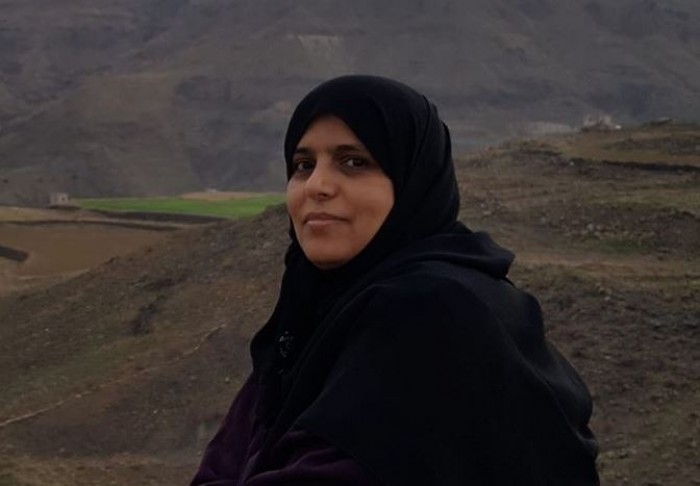 لانتقادها على فيس بوك..مليشيات الحوثي تُعذب ناشطة في منزلها بحجة