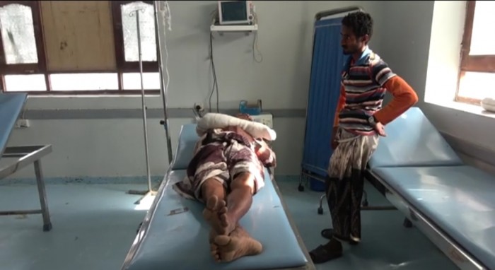 مليشيات الحوثي تصيب مواطن بجروح خطيرة في قرية السقف بالجبلية (فيديو)