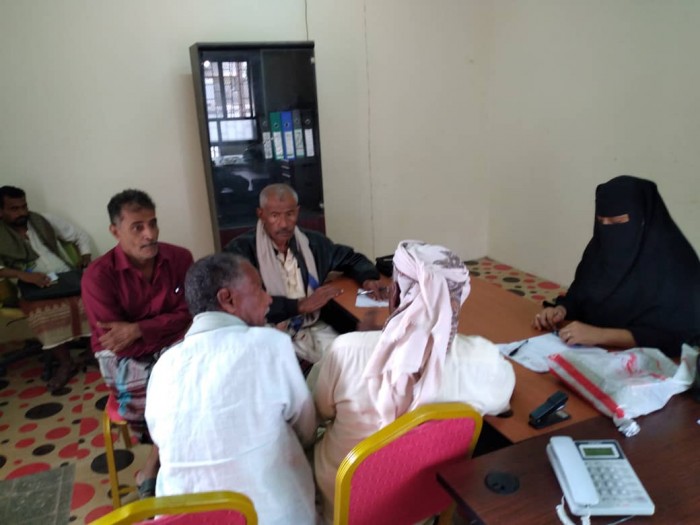 الخدمة المدنية بأبين يتابع ملف المتقاعدين قسرا بمصنع شقرة