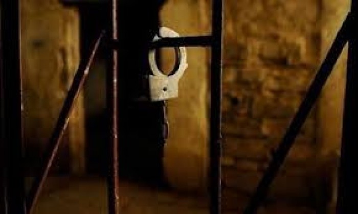 إصابة نزلاء سجن الحوطة بالجرب   