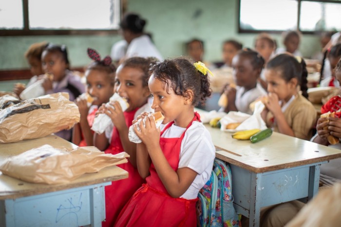 بـ 5756 وجبة.. الغذاء العالمي: انطلاق برنامج التغذية المدرسية في عدن