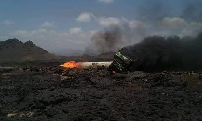 النيران تلتهم قاطرة غاز في العرقوب