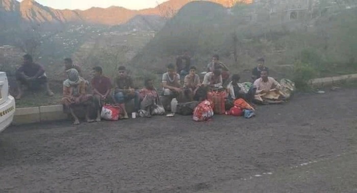 انقلاب حافلة تقل 20 راكباً في طريقها إلى إب  