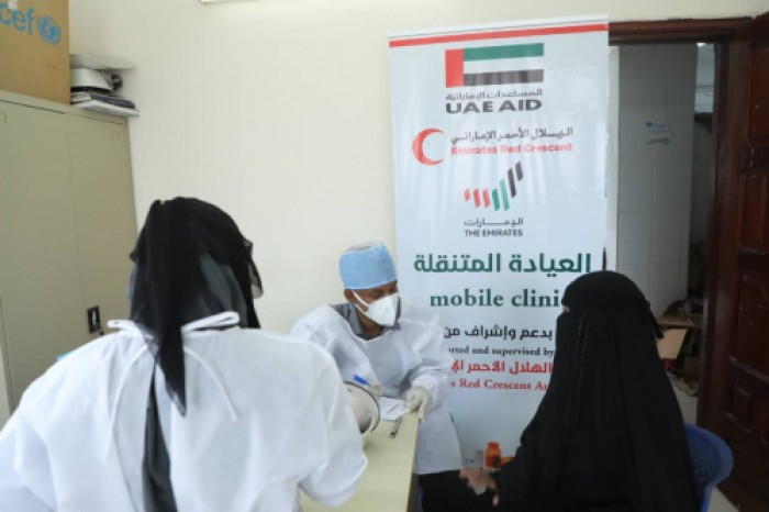 عيادات الهلال الإماراتي تعالج 670 مريضا بالمكلا