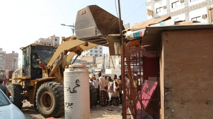 حملة لإزالة العشوائيات في الشيخ عثمان