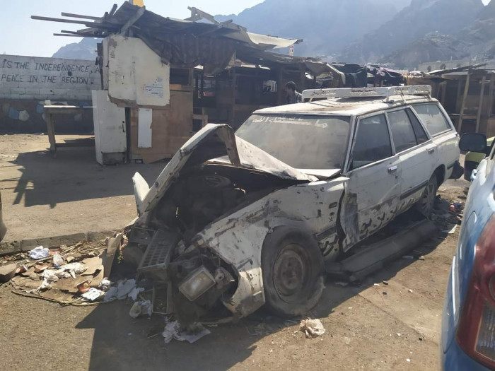 مطالب بإزالة السيارات المُتهالكة من القلوعة بالتواهي (صور)