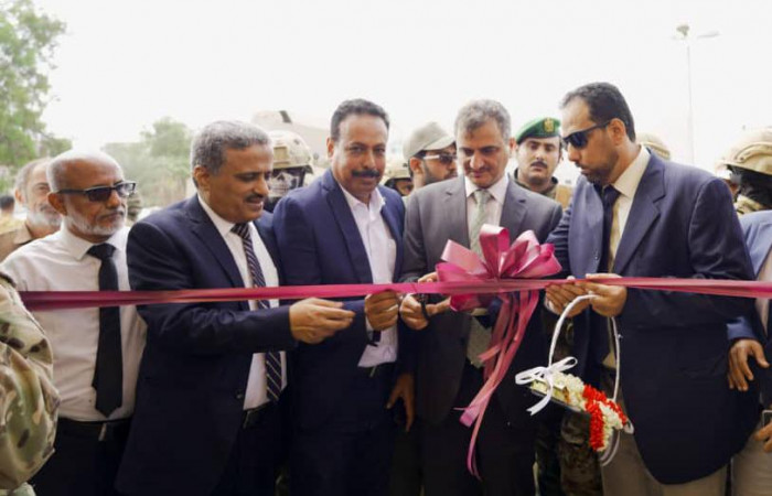 محافظ عدن يفتتح مشروع توسعة صندوق صيانة الطرق