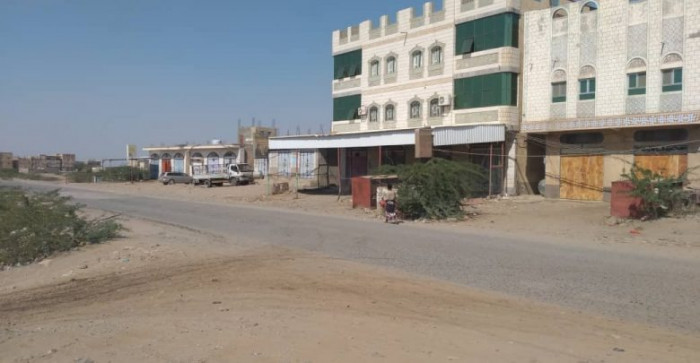 مصاب في هجوم حوثي على سوق بمدينة حيس