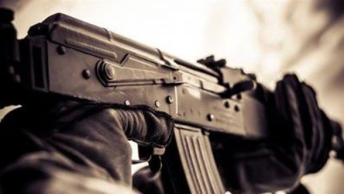 تركي يحتمي بمسلحين مرتزقة لمواجهة متظاهري لحج