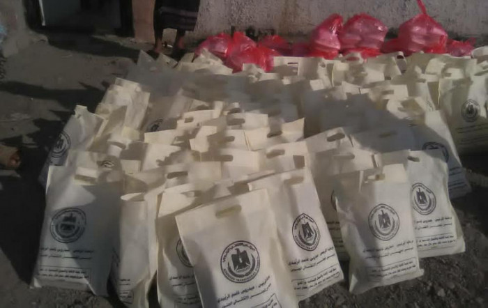 وجبات إفطار لمواطني وقوات الصاعقة في مسيمير لحج