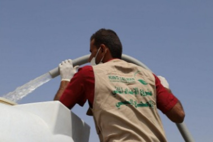 سلمان للإغاثة يواصل الإمداد المائي في محافظة حجة