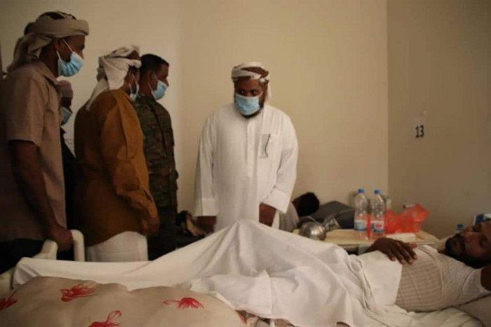 الثقلي يتفقد المرضى بمستشفى خليفة في سقطرى