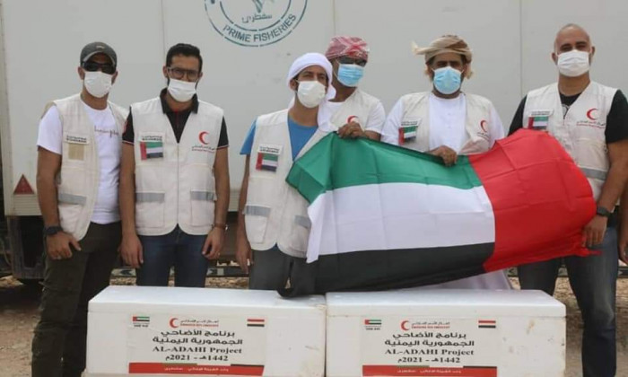 إنجاز مبادرة هلال الإمارات لتوزيع الأضاحي في بسقطرى