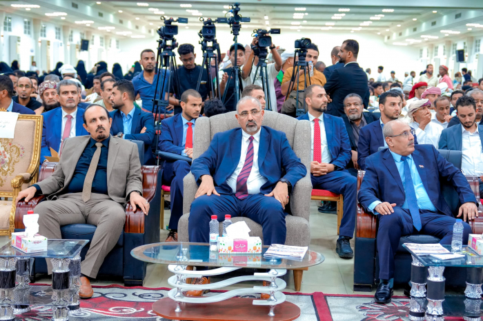 الرئيس الزبيدي يؤكد أهمية حضرموت في مسيرة النضال الجنوبي