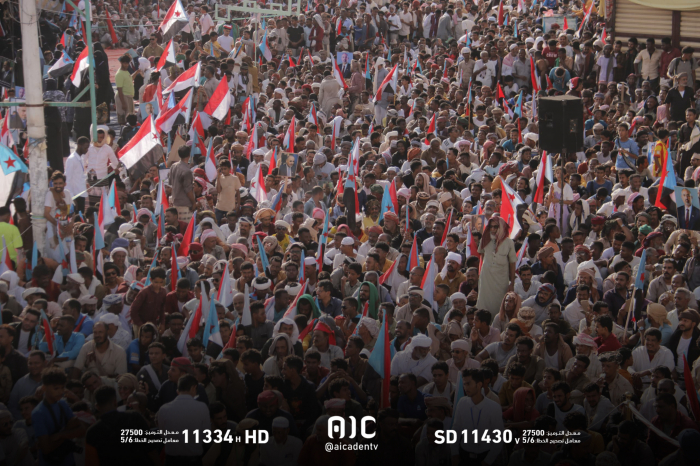 توافد الحشود المشاركة في الفعالية الحاشدة إلى ساحة الحرية